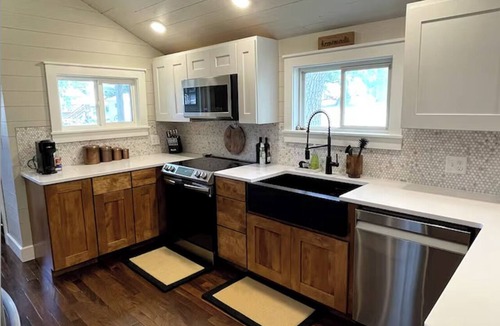 Adair House | Cozy 3-bedroom house with exquisite attention to detail!