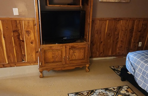 Bartley Hotel | Cozy 3-bedroom motel in Bartley ideal for hunters or families.
