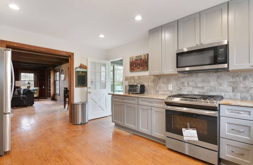 Lovettsville House | COZY 3500SF Private Pool-PickleBall-HotTub-10Acres