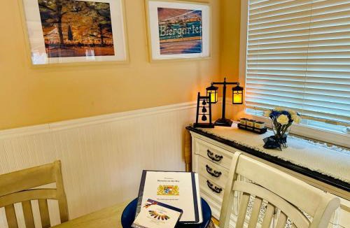 Annapolis House | Cozy 3BR Annapolis sleeps 6 Private Deck, Parking
