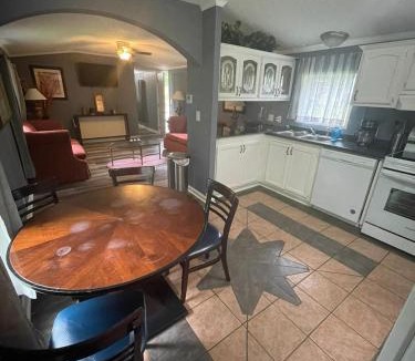Raleigh Apartment | Cozy 3BR cabin with AC and Wi-Fi Fully Fenced