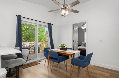 Bettendorf House | Cozy 3BR Retreat - Modern Finish & Great Location