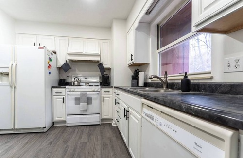 Woodburn House | Cozy 3BR townhouse near WVU, Hospitals, Interstate