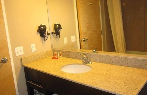 Monmouth Junction Hotel | Cozy Amenities & Complimentary Breakfast Close to Golf Clubs