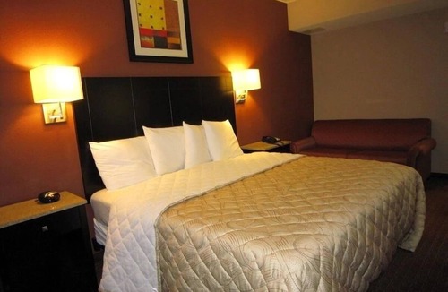 Monmouth Junction Hotel | Cozy Amenities & Complimentary Breakfast Close to Golf Clubs