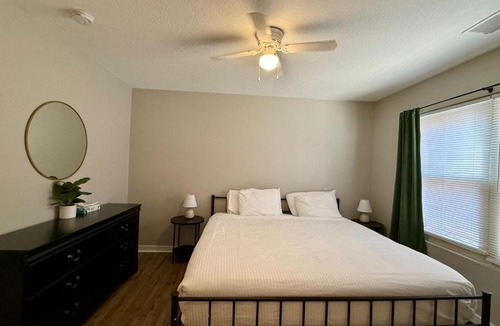 South Central Omaha Apartment | Cozy Aksarben Living-close to I-80 & WFH desk