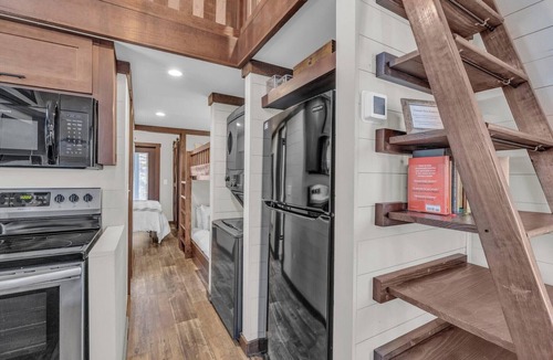Tracy City Cottage | Cozy and quiet lake & mountain tiny home retreat. Fire pit + pet friendly!