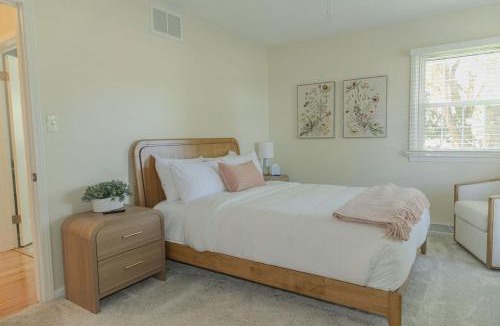 Macon House | Cozy and Roomy Getaway in Macon - Perfect for Groups