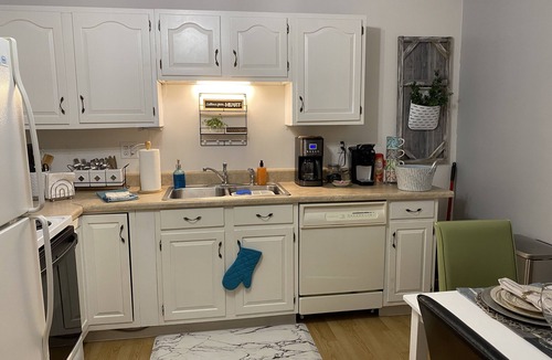 Kodak House | Cozy Apartment (sleeps 6)