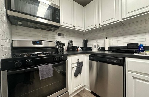Nauck Apartment | Cozy apartment w/gym access 6 mins from Pentagon