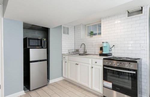 Dundalk House | Cozy Basement Studio Retreat Dundalk