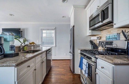Sea Bright House | Cozy Beach Block 2BR Home ~ Private yard with BBQ grill & Lounging Rooftop deck