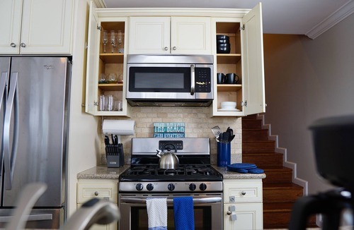 Sea Bright House | Cozy Beach Block 2BR Home ~ Private yard with BBQ grill & Lounging Rooftop deck