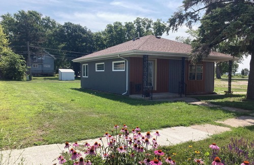 Storm Lake Cottage | Cozy Beach Cottage. Great lake views. Lake access! Sleeps 6 efficiently.