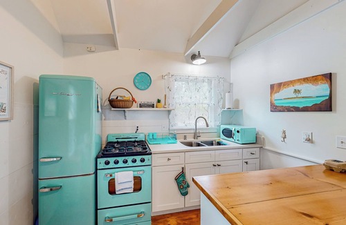 Landrum House | Cozy Blue Ridge Cottage, Close to Hiking!
