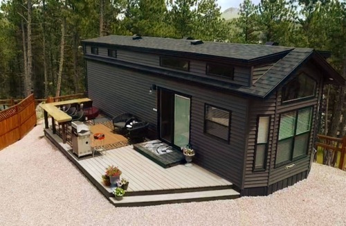 Hill City House | Cozy Bungalow with Hot Tub near Mt Rushmore & Custer State Park