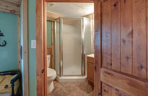 Carmine Cabin | Cozy Cabin Close to Hiking Trails in Round Top, Texas
