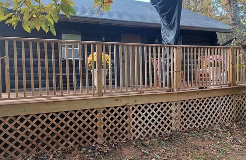 Opelika Cabin | Cozy Cabin for Two by the Lake for a Peaceful Escape in Opelika, Alabama
