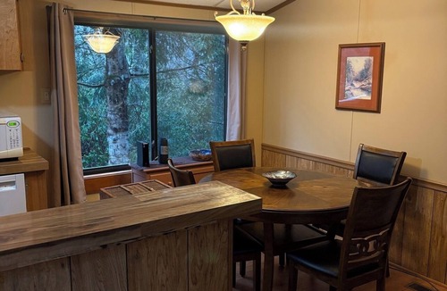 Newland House | Cozy Cabin in the Mountains