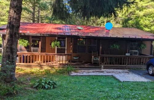 Newland House | Cozy Cabin in the Mountains