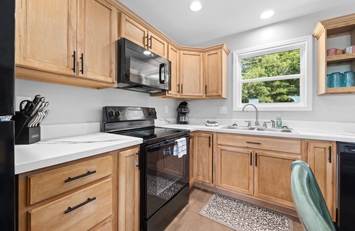 Stoutsville Cabin | Cozy Cabin on 3 acres 1 minute from boat ramp!