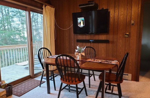 Charter Hills Cabin | Cozy Cabin on Beech
