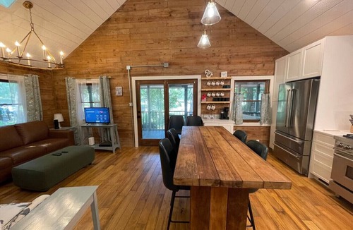 Livingston Cabin | Cozy Cabin on the Cove with Titan Swim Spa/Hot Tub