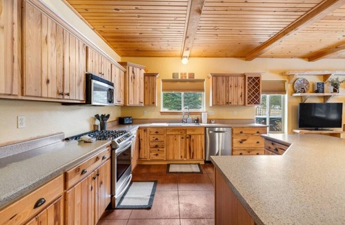 Nemo Apartment | Cozy Cabin: Private Hot Tub, Starlink & Nature