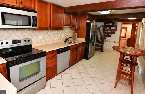 Berryville House | Cozy cabin right on the Shenandoah River. Kayak and tube your way to relaxation.
