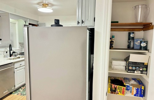 Skokie House | Cozy cape cod - Feels like home Skokie with WiFi and AC