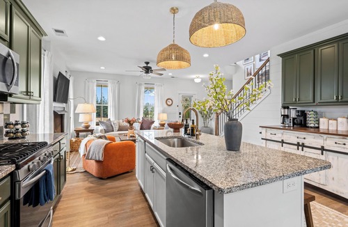 Taylors House | Cozy & Charming 5 BR Family Retreat