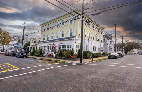 Ocean Grove Apartment | Cozy Chic Apt 2 Blocks to Beach & Main Ave | Kitchenette | Near Asbury Boardwalk