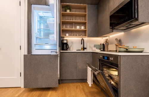 Bushwick Apartment | Cozy & Chic Renovated Brooklyn with Balcony