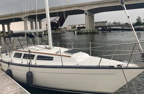 Belmar Boat Rental | Cozy, Comfy and Quaint Black Sailboat