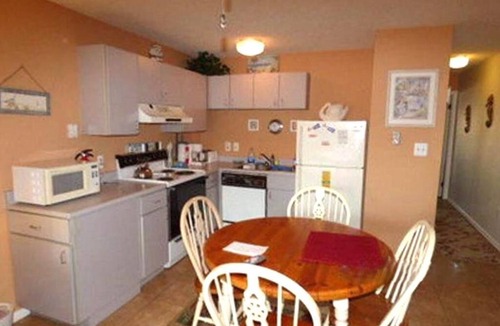North End Condo | Cozy Condo at Santa Barbara – Pool, Fitness Room & Balcony!