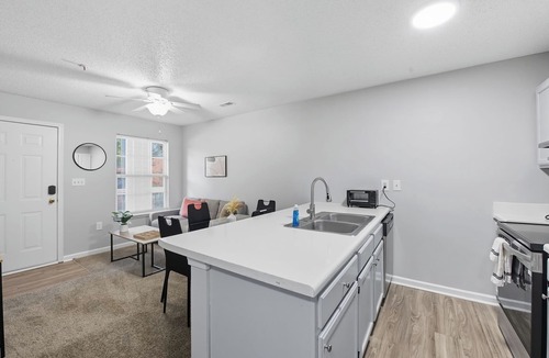Fayetteville Apartment | Cozy Contemporary Stay I Pool & Gym I Free Parking