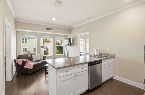 Central Apartment | Cozy-Cool Escape | Walk to Park & Near Dining