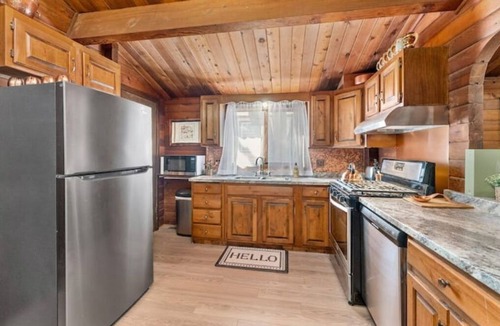 Sioux Falls Cabin | Cozy Copper Cabin in the City - the whole place is yours!