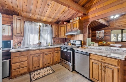 Sioux Falls Cabin | Cozy Copper Cabin in the City - the whole place is yours!