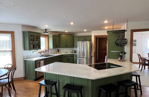 Carl Junction House | Cozy Copper Oaks ! Lake Views ! 7Bed 3.5 Bath with Full Basement