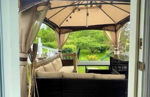 Long Branch Cottage | Cozy cottage 3 Blocks to Beach