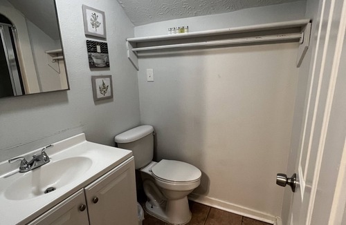 Phenix City Cottage | Cozy cottage by the lake! 18c