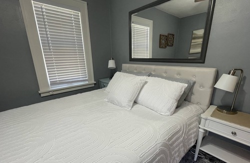 Fort Dodge House | Cozy Cottage home in a great location and neighborhood.