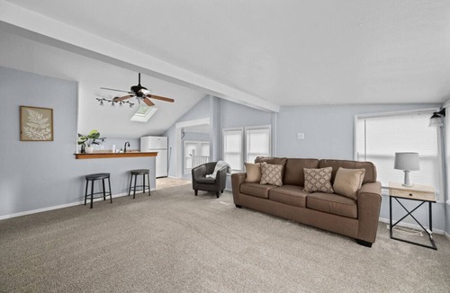 Rock Island House | Cozy Cottage Home w/Fenced Yard in Rock Island