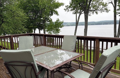 Derby Cottage | Cozy Cottage on Lake Salem Sleeps 6+