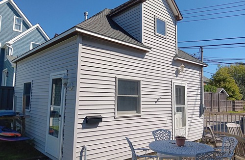 Avon Cottage | Cozy cottage summer rental one block to beach in Bay Head