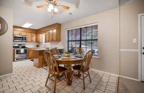 Van Buren House | Cozy Cove-Cute 3BR in Town
