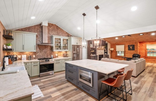 Prosperity House | Cozy Cove with HOT TUB Firepit SUPs and More