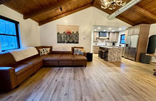 Butler House | Cozy Creekside cabin- 35m to Boone