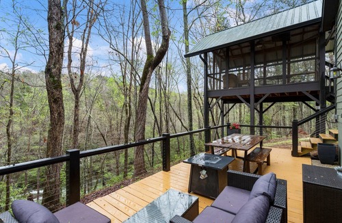 Dawsonville Cottage | Cozy, creekside cottage in beautiful Dawsonville
